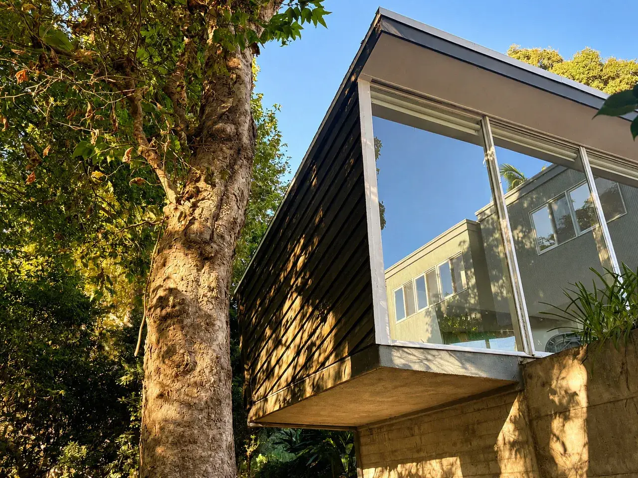 14637 Hilltree Road, Rustic Canyon — Kenneth Lind–designed mid-century home, sold 2026, represented the seller